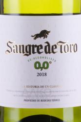 вино Торрес Сангре де Торо 0.75 л белое полусладкое этикетка