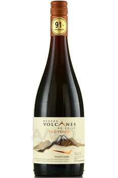 Volcanes Tectonia Pinot Noir - вино Волканес Тектония Пино Нуар 2017 год 0.75 л красное сухое