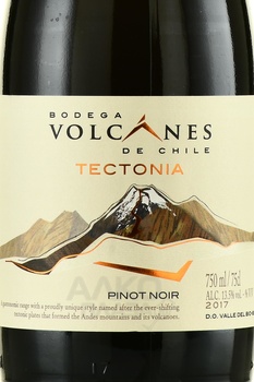 Volcanes Tectonia Pinot Noir - вино Волканес Тектония Пино Нуар 2017 год 0.75 л красное сухое