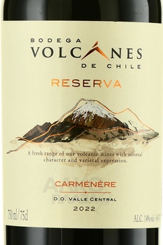 Volcanes Reserva Carmenere - вино Вулканес Резерва Карменер 2022 год 0.75 л красное сухое