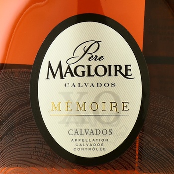 Pere Magloire Memoire XO Gift Box - кальвадос Пер Маглуар Мемуар ХО 0.7 л в п/у