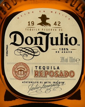 Don Julio Reposado - текила Дон Хулио Репосадо 0.7 л в п/у