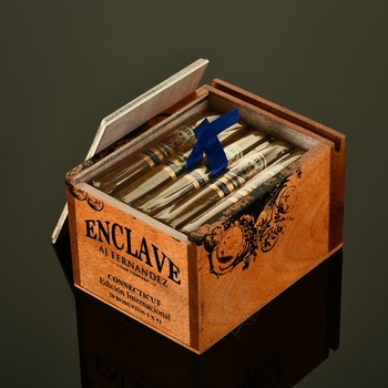 Enclave Connecticut Robusto - сигары Инклейв Коннектикут Робусто