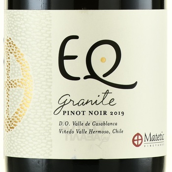 EQ Pinot Noir Matetic DO - вино Экилибрио Пино Нуар Матетик ДО 2019 год 0.75 л красное сухое