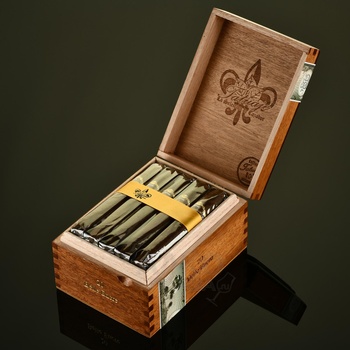 Tatuaje 10th Anniversary Belle Encre Perfecto - сигары Татуаже 10 Анниверсари Бель Энкре Перфекто