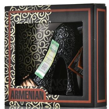 Коньяк КВ Семь звезд 7 лет сувенирная бутылка Каблук 0.33 л п/у