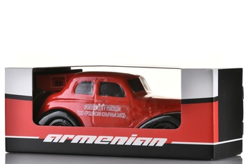 Коньяк КВ Семь звезд 7 лет сувенирная бутылка Ретро Автомобиль 0.5 л п/у