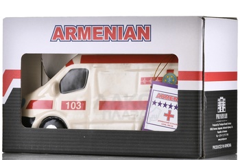 Коньяк КВ Семь звезд 7 лет сувенирная бутылка Скорая Помощь 0.75 л п/у