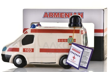 Коньяк КВ Семь звезд 7 лет сувенирная бутылка Скорая Помощь 0.75 л п/у