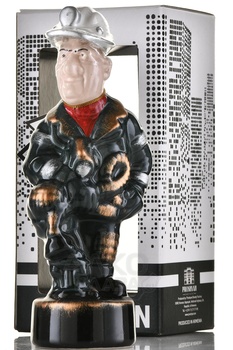 Коньяк КВ Семь звезд 7 лет сувенирная бутылка Шахтер 0.33 л п/у