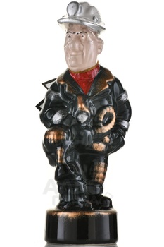 Коньяк КВ Семь звезд 7 лет сувенирная бутылка Шахтер 0.33 л п/у