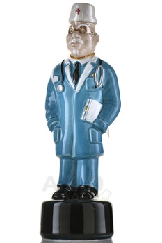 Коньяк КВ Семь звезд 7 лет сувенирная бутылка Врач 0.33 л п/у