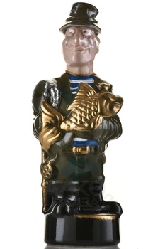 Коньяк КВ Семь звезд 7 лет сувенирная бутылка Рыбак 0.33 л п/у