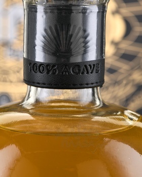 Padre Azul Single Barrel Anejo - текила Падре Азул Аньехо Сингл Баррел в п/у + 2 стакана 0.7 л