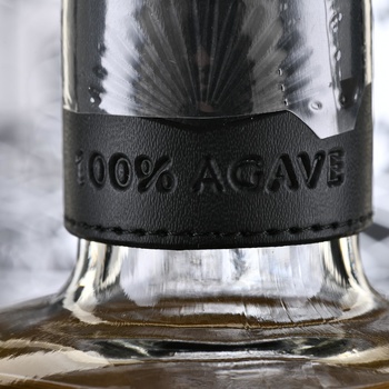 Padre Azul Single Barrel Reposado - текила Падре Азул Репосадо Сингл Баррел в п/у + 2 бокала 0.7 л