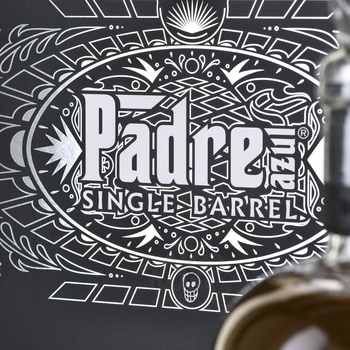 Padre Azul Single Barrel Reposado - текила Падре Азул Репосадо Сингл Баррел в п/у + 2 бокала 0.7 л