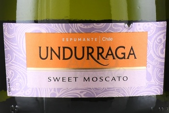 Undurraga Moscato - вино игристое Ундуррага Москато 0.75 л белое сладкое