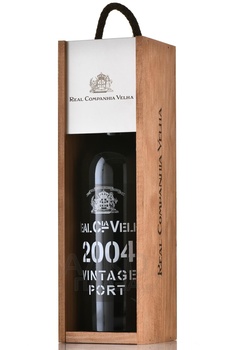 Real Companhia Velha Vintage Port - портвейн Реал Компания Вэлья Винтаж Порт 2004 год 0.75 л в п/у дерево