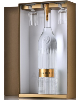 Niki Pure - водка Ники Пьюр 0.7 л в п/у набор + 2 рюмки