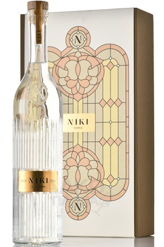 Niki Pure - водка Ники Пьюр 0.7 л в п/у набор + 2 рюмки