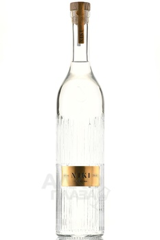 Niki Pure - водка Ники Пьюр 0.7 л в п/у набор + 2 рюмки