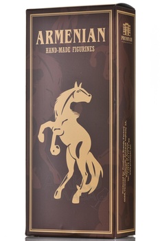 Коньяк Пять звезд 5 лет сувенирная бутылка Конь 0.5 л в п/у