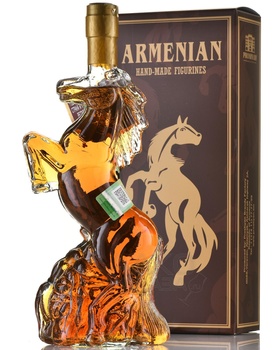 Коньяк Пять звезд 5 лет сувенирная бутылка Конь 0.5 л в п/у