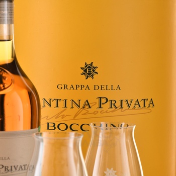 Cantina Privata Bocchino 12 anni - граппа Кантина Привата Боккино 12 лет 0.7 л в п/у + 2 бокала