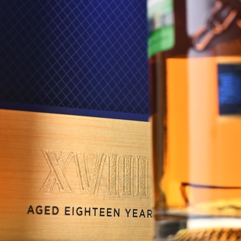 Chivas Regal 18 Years Old - виски Чивас  Ригал 18 лет 0.75 л в п/у