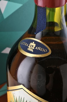 Jose Cuervo Reserva de la Familia Extra Anejo - текила Хосе Куэрво Резерва де ла Фамилия Экстра Аньехо 0.75 л в д/у
