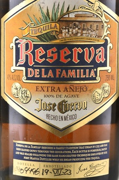 Jose Cuervo Reserva de la Familia Extra Anejo - текила Хосе Куэрво Резерва де ла Фамилия Экстра Аньехо 0.75 л в д/у
