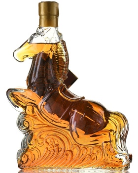 Коньяк Семь звезд 7 лет сувенирная бутылка Конь 0.5 л в п/у