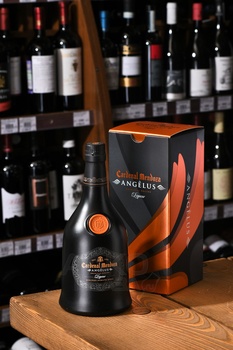 Cardenal Mendoza Angelus Gift Box - ликер Кардинал Мендоза Анхелус 0.7 л в п/у