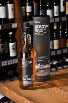 AnCnoc 10 Years Old - виски АнНок Смоки 10 лет 0.7 л в тубе