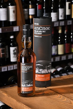 AnCnoc Lightly Smoky Peated Sherry Cask Finish 9 Years Old - виски АнНок Лайтли Смоки Питед Шерри Каск Финиш 9 лет 0.7 л в тубе