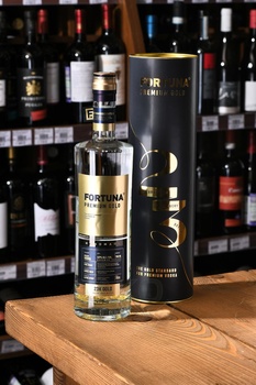 Fortuna Premium Gold - водка Фортуна Премиум Голд 0.7 л в тубе