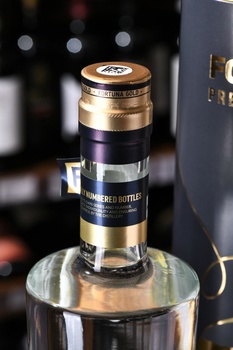 Fortuna Premium Gold - водка Фортуна Премиум Голд 0.7 л в тубе