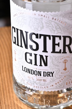 Ginster London Dry - джин Джинстер Лондон Драй 0.5 л
