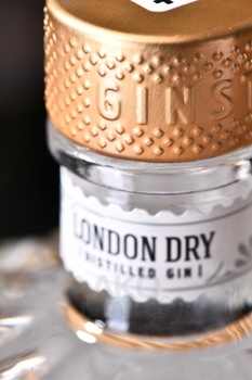 Ginster London Dry - джин Джинстер Лондон Драй 0.5 л