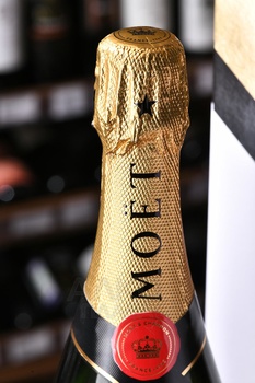 Moet & Chandon Brut Imperial gift box - шампанское Моет Шандон Брют Империал 0.75 л в п/у