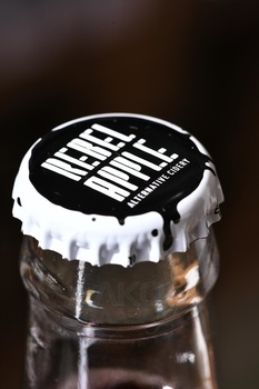 Rebel Apple Carmilla - сидр Рэбель Эппл Кармилла Сайдер 0.33 л полусладкий