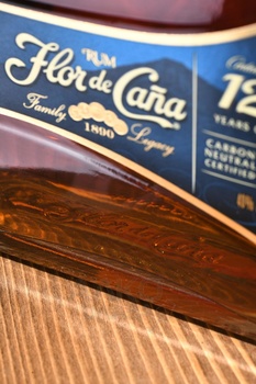 Flor de Cana 12 years - ром Флор де Канья 12 лет 0.75 л