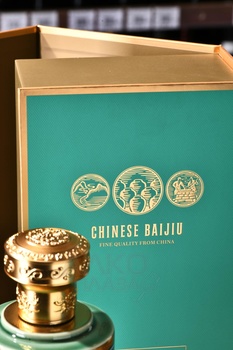Baijiu Goalong Dragon & Jade - байдзю Гоалонг Дракон и Нефрит 0.5 л в п/у
