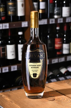 Коньяк Иджеван Премиум 5 лет 0.5 л в п/у