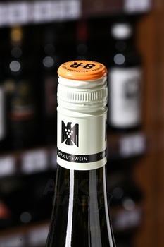 Von Unserm Riesling - вино Фон Унзерм Рислинг 0.75 л белое сухое