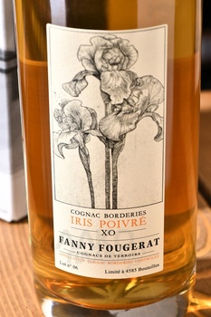 Fanny Fougerat Iris Poivre XO Borderies - коньяк Фанни Фужера Ирис Пуавре ХО Бордери 0.7 л в п/у