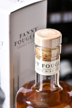 Fanny Fougerat Le Laurier d’Apollon XO Petite Champagne - коньяк Фанни Фужера Ле Лорье д’Аполлон ХО Птит Шампань 0.7 л в п/у