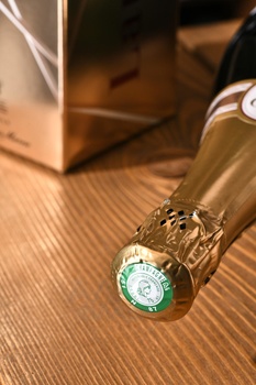 Laurent-Perrier La Cuvee Brut - шампанское Лоран-Перье Брют Ла Кюве 0.75 л белое брют в п/у (кошерное)