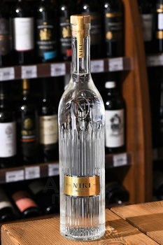 Niki Pure - водка Ники Пьюр 0.7 л