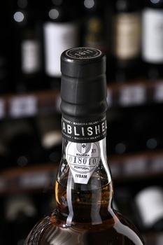 Blandy’s Sercial Dry 10 Years Old - мадера Блендис Серсиал Драй 10 лет 0.75 л